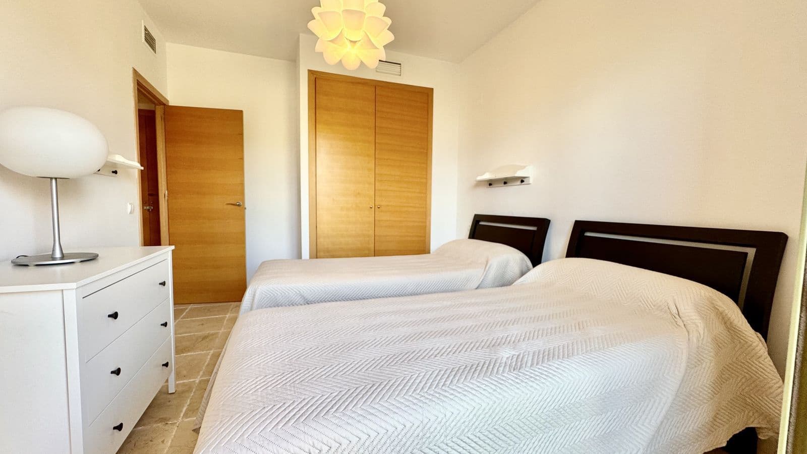 2 soveværelse Lejlighed til salg i Los Flamingos med swimmingpool garage - € 460.000 (Ref: 8790358)