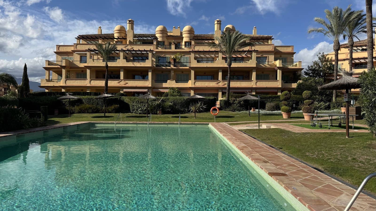 2 soveværelse Lejlighed til salg i Los Flamingos med swimmingpool garage - € 460.000 (Ref: 8790358)