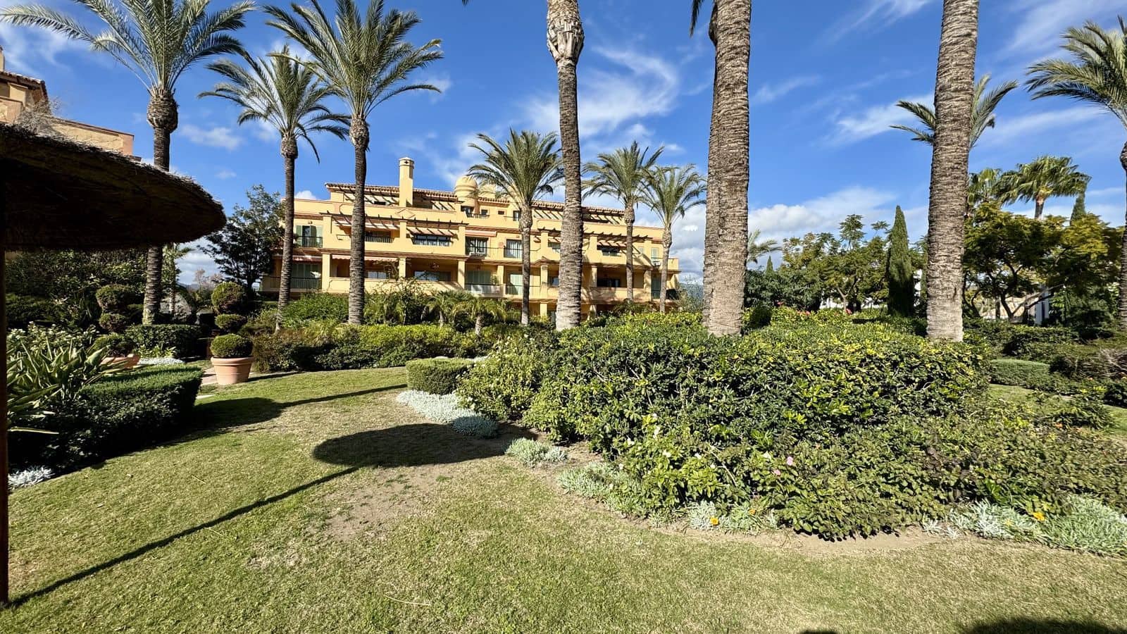 2 soveværelse Lejlighed til salg i Los Flamingos med swimmingpool garage - € 460.000 (Ref: 8790358)