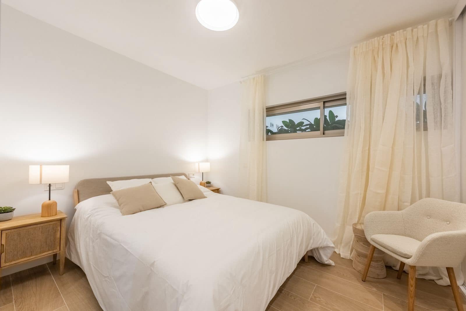 2 soverom Leilighet til salgs i Golden Mile med svømmebasseng garasje - € 680 000 (Ref: 8796680)