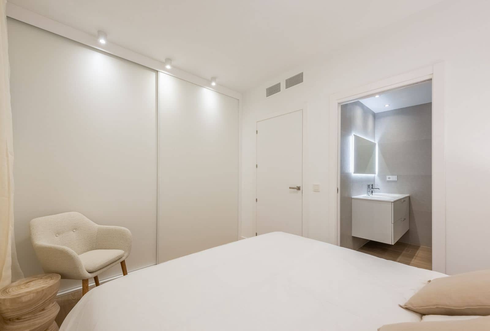 2 soverom Leilighet til salgs i Golden Mile med svømmebasseng garasje - € 680 000 (Ref: 8796680)