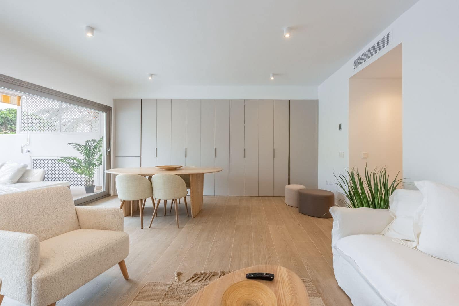 2 soverom Leilighet til salgs i Golden Mile med svømmebasseng garasje - € 680 000 (Ref: 8796680)