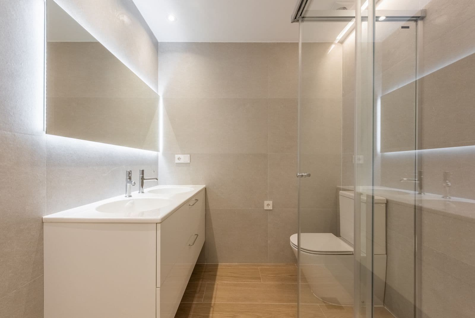 2 soverom Leilighet til salgs i Golden Mile med svømmebasseng garasje - € 680 000 (Ref: 8796680)