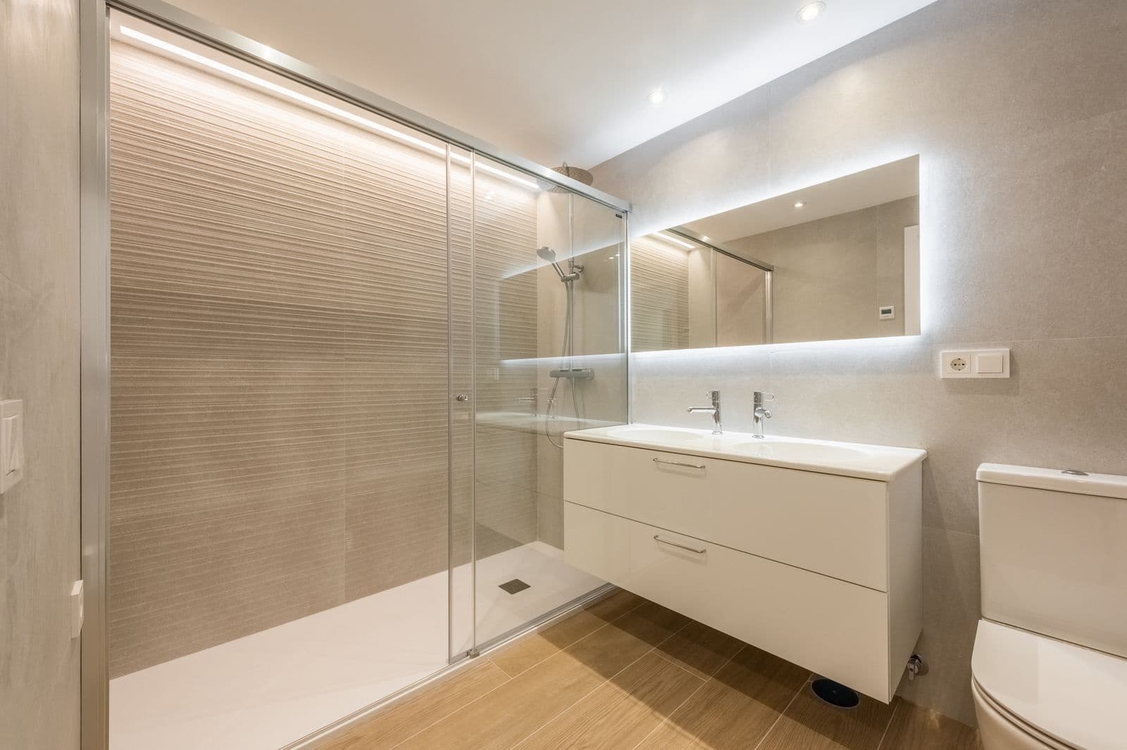 2 soverom Leilighet til salgs i Golden Mile med svømmebasseng garasje - € 680 000 (Ref: 8796680)