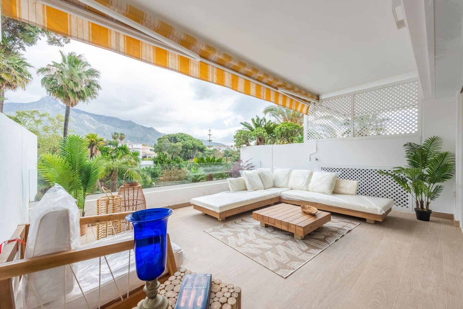 2 soverom Leilighet til salgs i Golden Mile med svømmebasseng garasje - € 680 000 (Ref: 8796680)