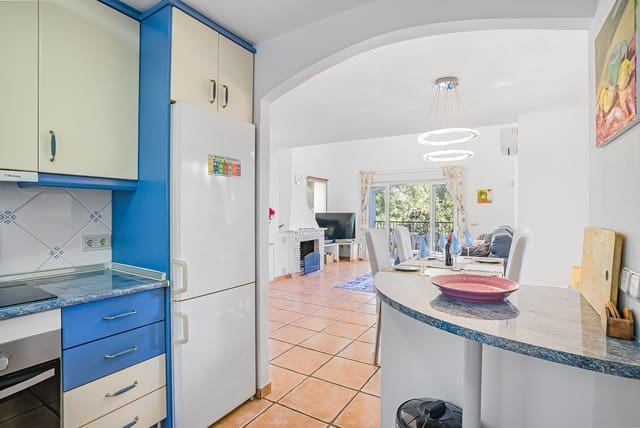 3 soveværelse Villa til salg i Calahonda, Mijas med swimmingpool garage - € 1.000.000 (Ref: 8810944)