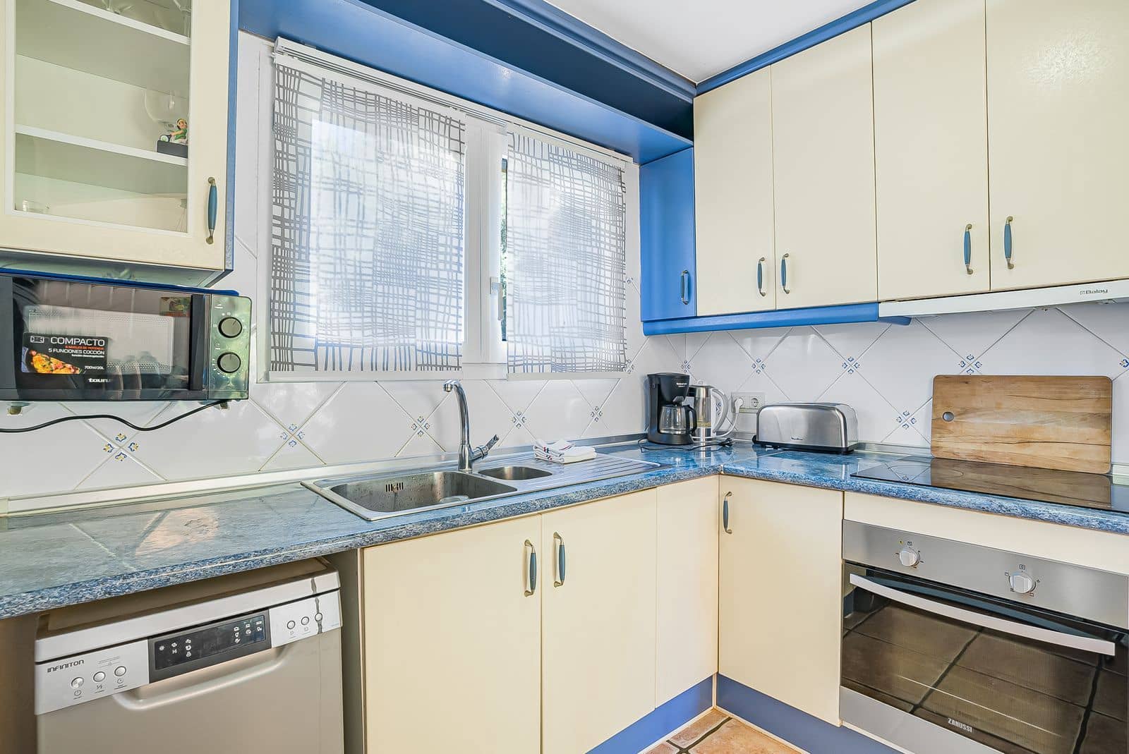 3 soveværelse Villa til salg i Calahonda med swimmingpool garage - € 1.000.000 (Ref: 8810944)