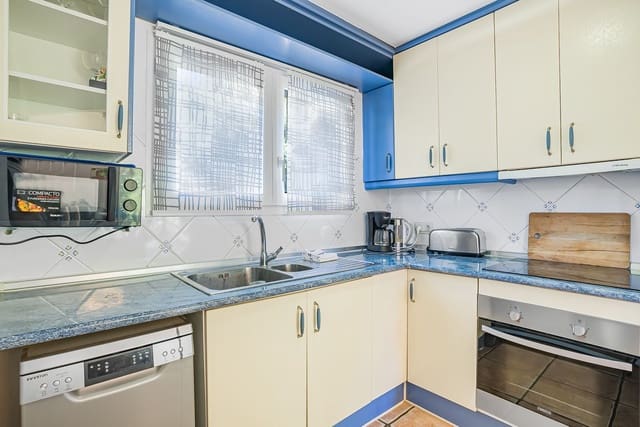 3 soveværelse Villa til salg i Calahonda, Mijas med swimmingpool garage - € 1.000.000 (Ref: 8810944)