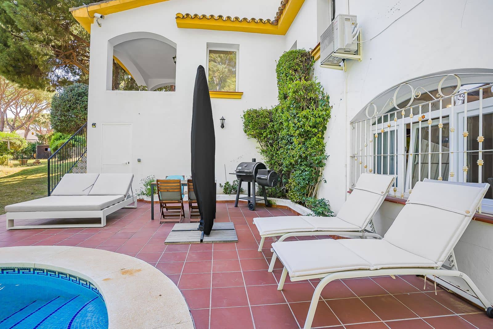 3 soveværelse Villa til salg i Calahonda med swimmingpool garage - € 1.000.000 (Ref: 8810944)