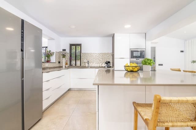 7 soveværelse Villa til salg i San Pedro de Alcántara Pueblo, Marbella med swimmingpool garage - € 2.425.000 (Ref: 8810954)