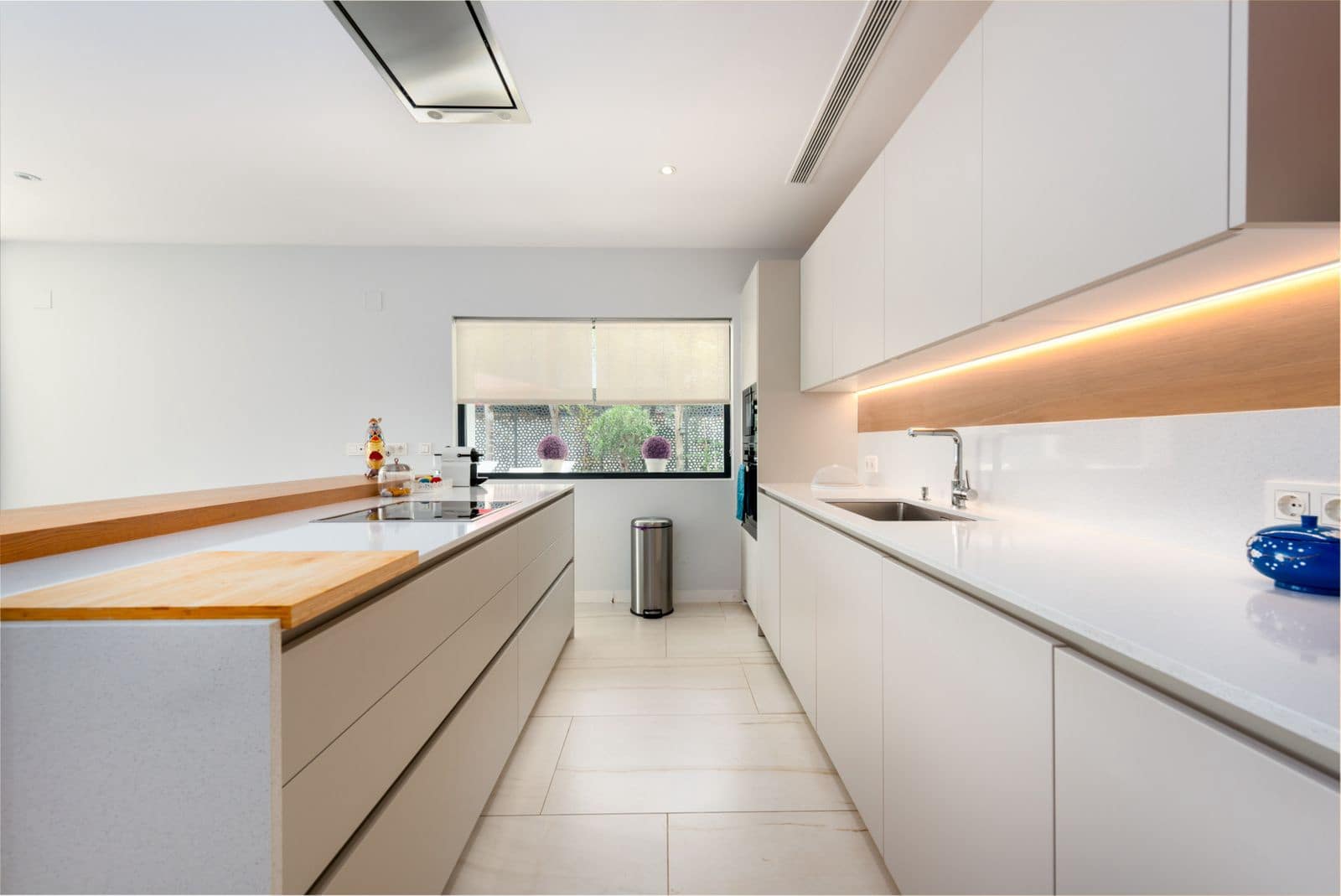 5 soverom Villa til salgs i Nueva Andalucia med svømmebasseng garasje - € 1 999 950 (Ref: 8820833)