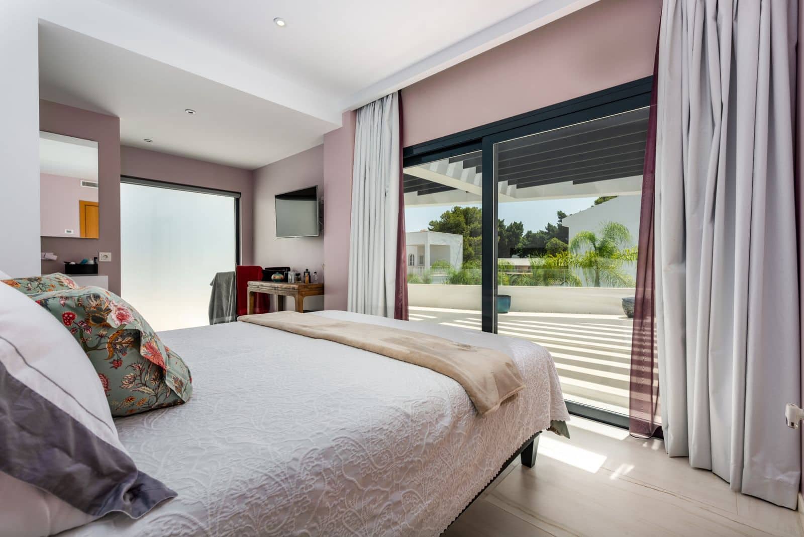 5 soverom Villa til salgs i Nueva Andalucia med svømmebasseng garasje - € 1 999 950 (Ref: 8820833)