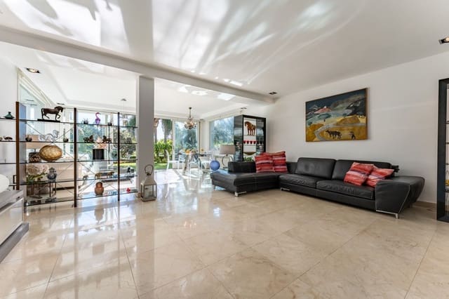 4 soveværelse Villa til salg i Calahonda, Mijas med swimmingpool garage - € 899.000 (Ref: 8830302)
