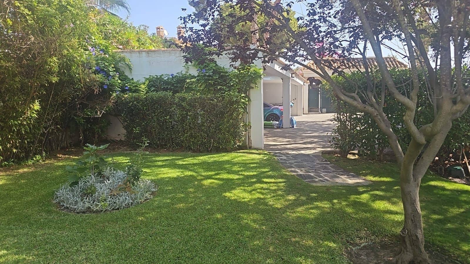 4 soveværelse Villa til salg i Calahonda med swimmingpool garage - € 899.000 (Ref: 8830302)