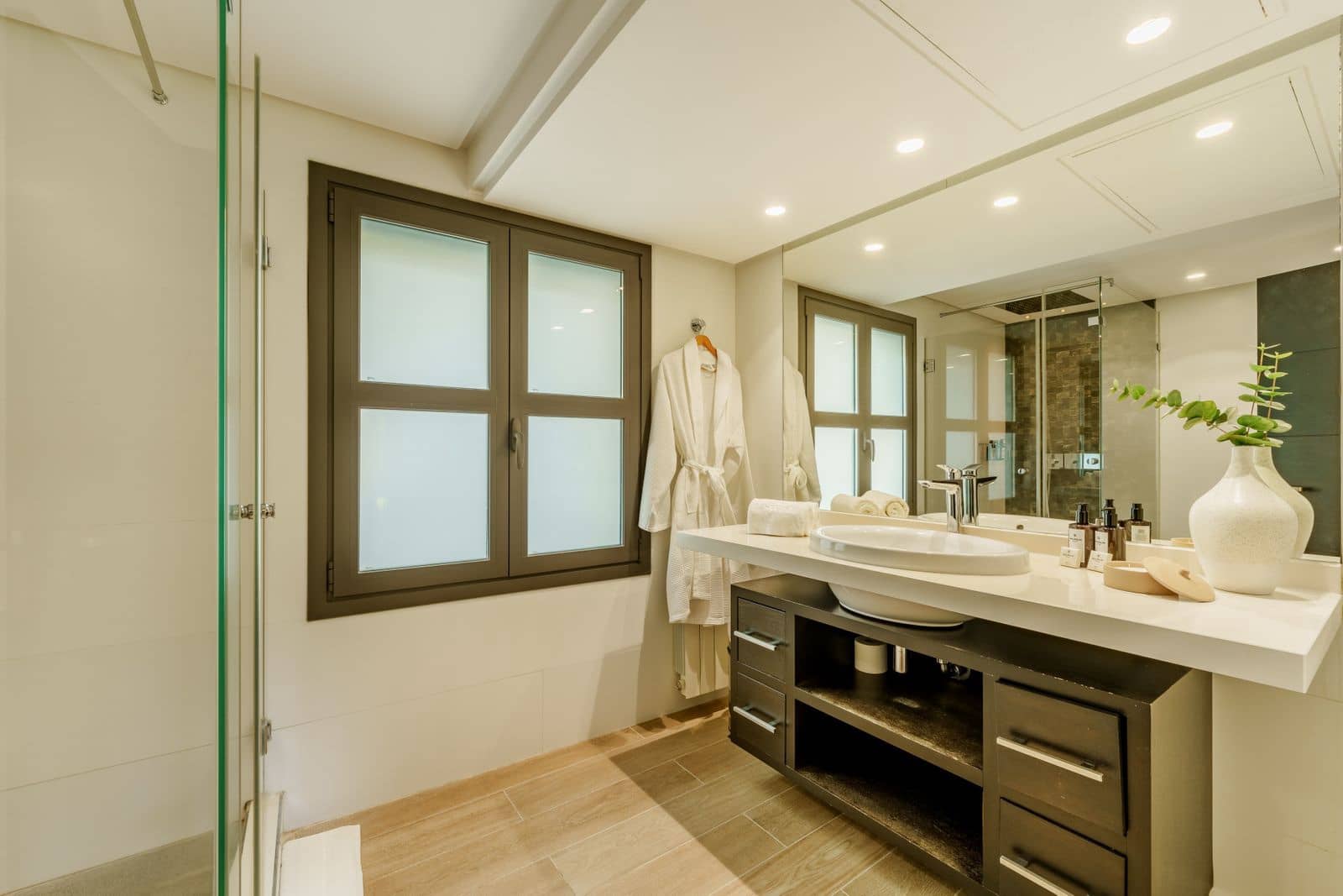 5 slaapkamer Villa te koop in Nueva Andalucia met zwembad garage - € 7.500.000 (Ref: 8841946)