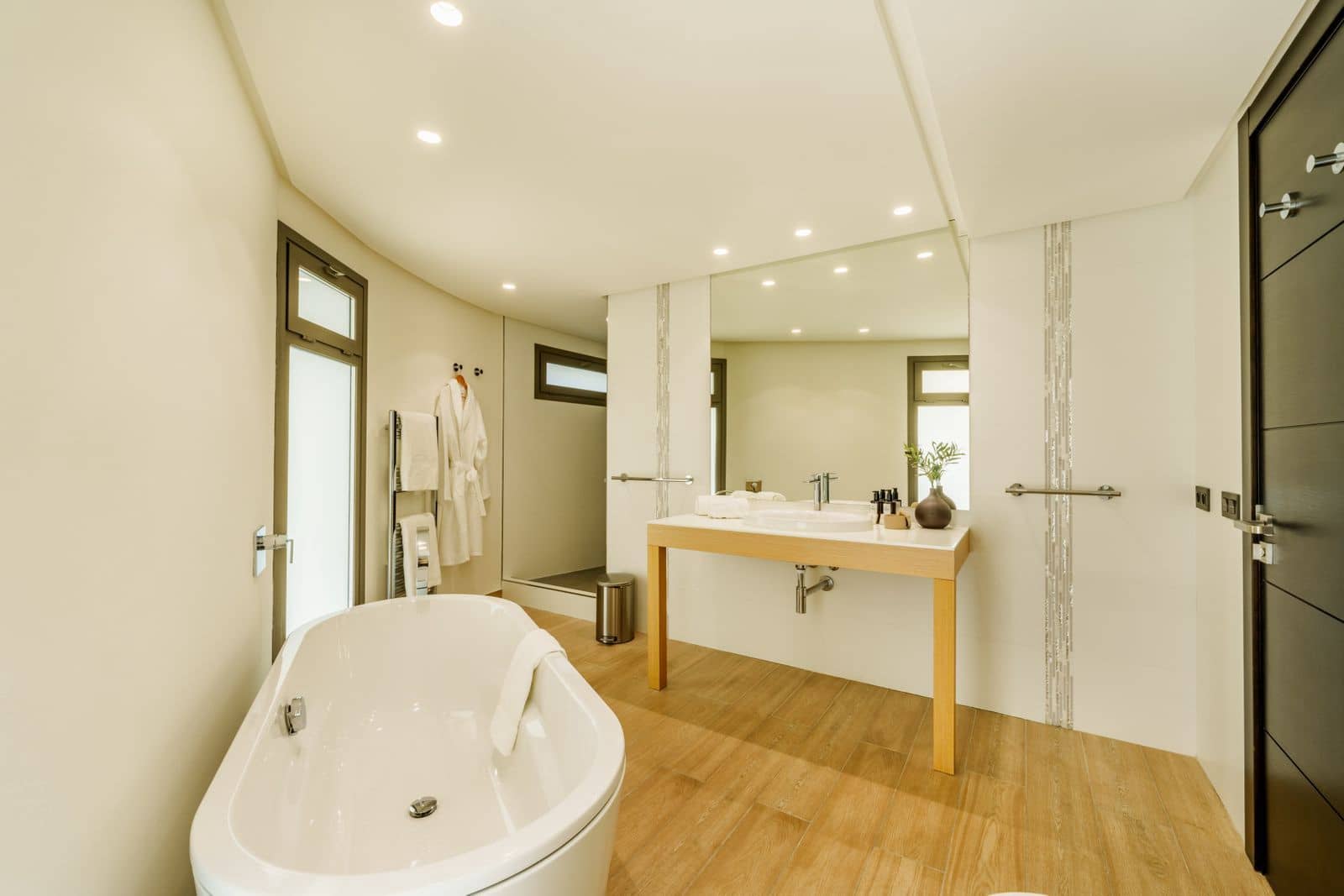 5 slaapkamer Villa te koop in Nueva Andalucia met zwembad garage - € 7.500.000 (Ref: 8841946)