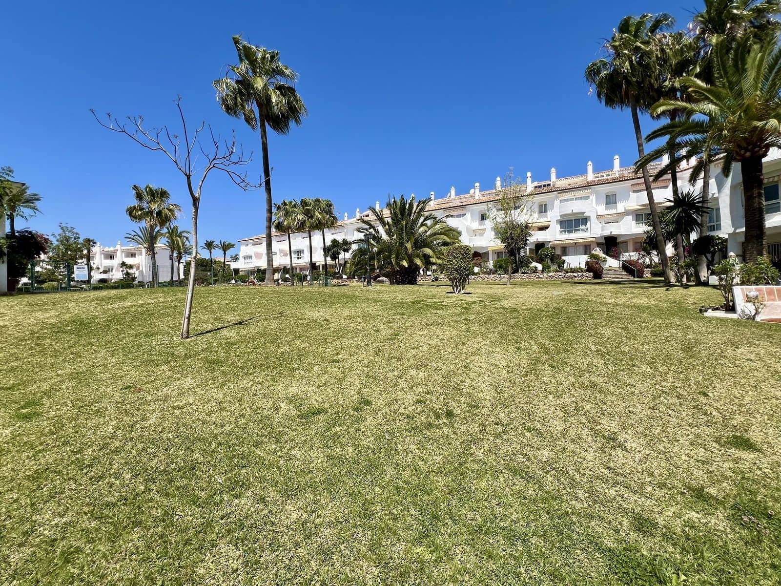 2 soverom Leilighet til salgs i Calahonda med svømmebasseng garasje - € 310 000 (Ref: 8846670)