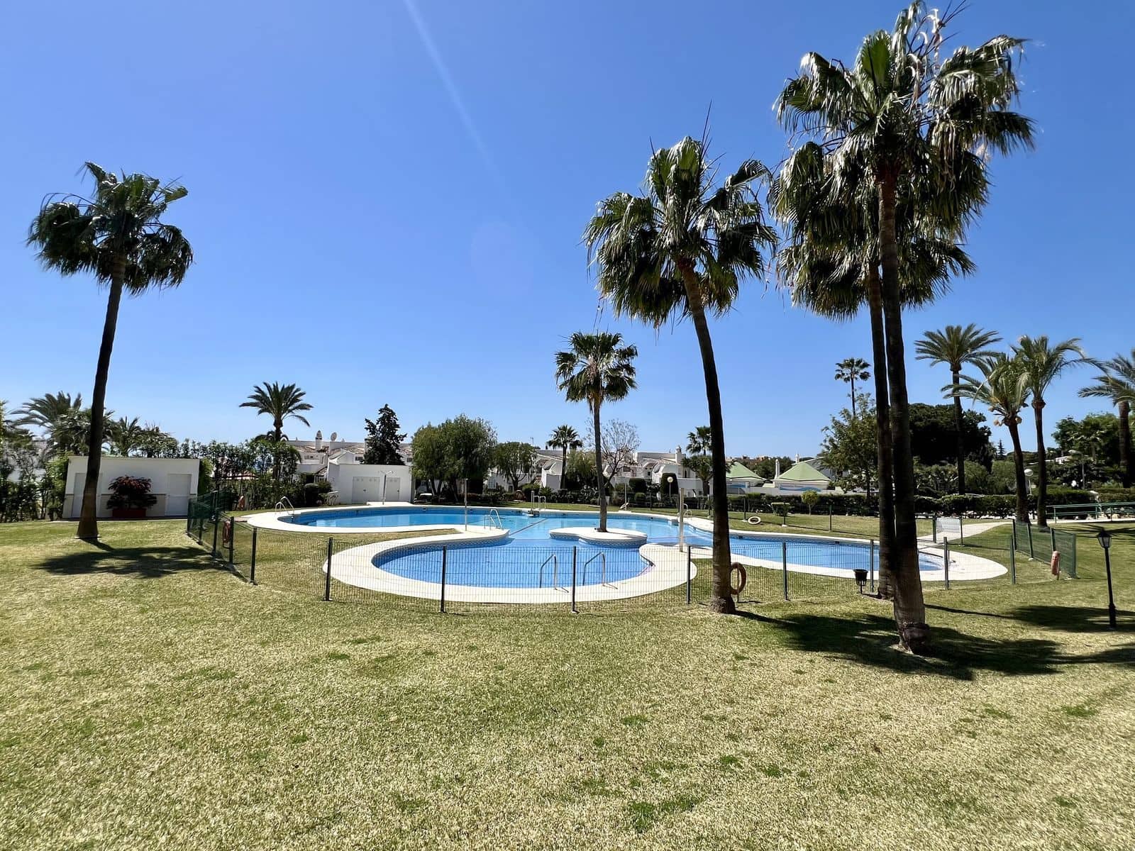 2 soverom Leilighet til salgs i Calahonda med svømmebasseng garasje - € 310 000 (Ref: 8846670)