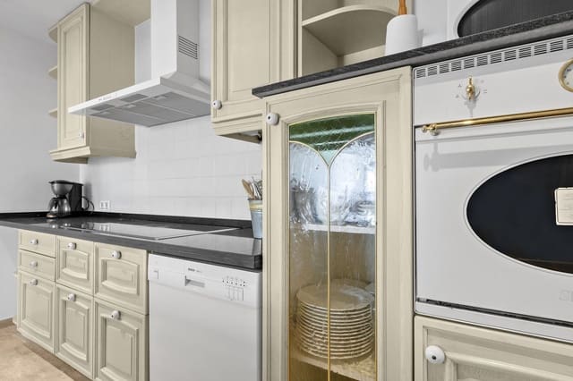 2 slaapkamer Appartement te koop in Marbella met zwembad garage - € 495.000 (Ref: 8866428)