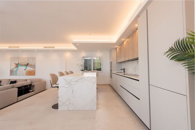 4 sypialnia Willa na sprzedaż w La Reserva, Marbella z basenem garażem - 1 290 000 € (Ref: 8866439)