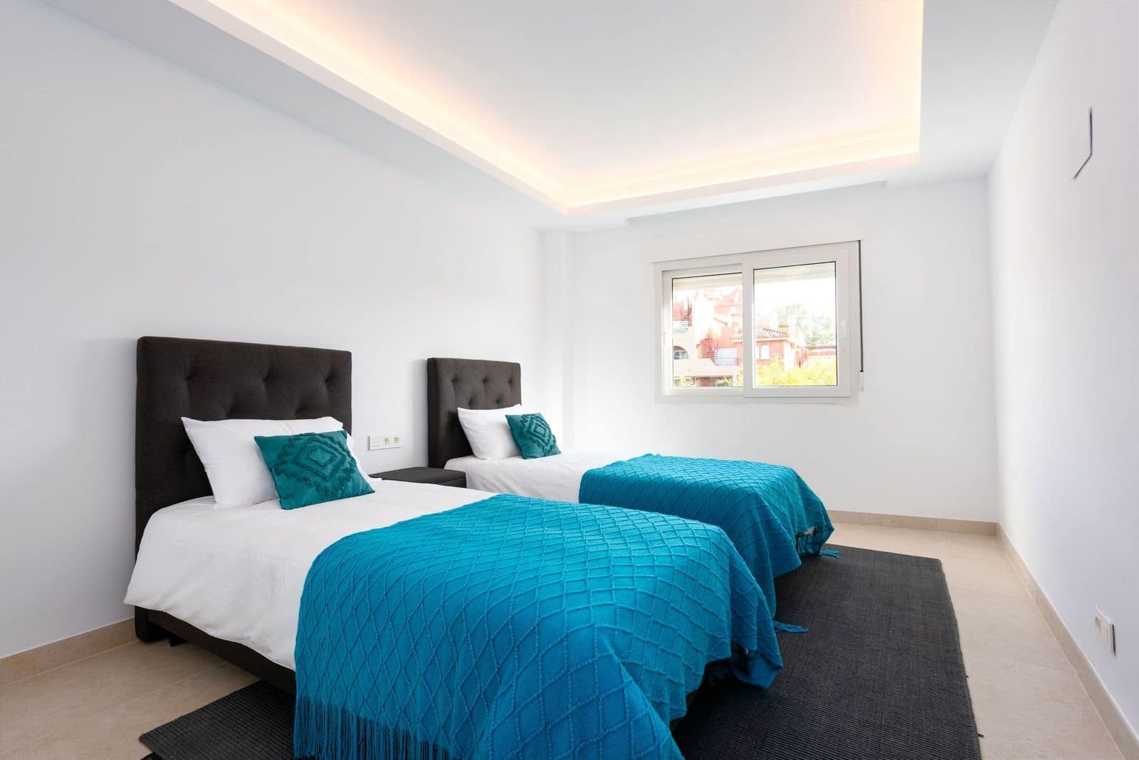 4 bedroom Villa for sale in La Reserva with pool garage - € 1,290,000 (Ref: 8866439)