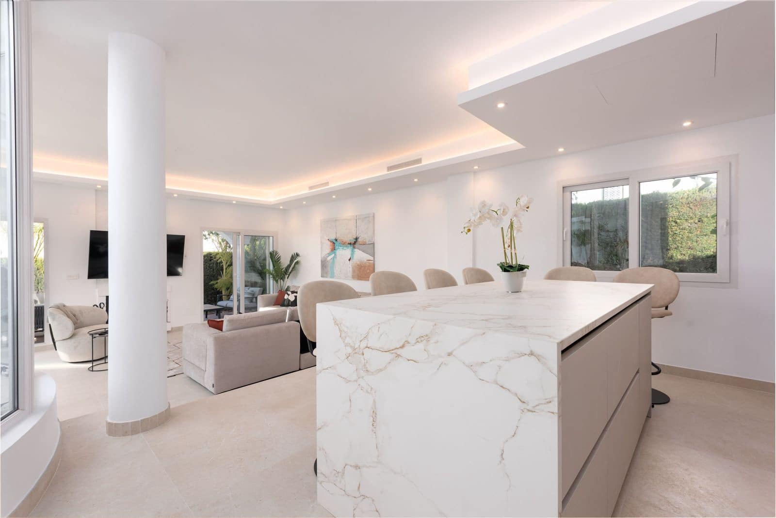 4 bedroom Villa for sale in La Reserva with pool garage - € 1,290,000 (Ref: 8866439)