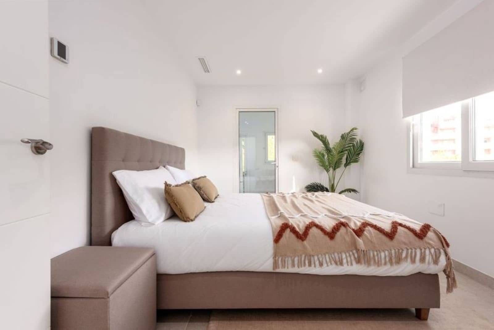 4 bedroom Villa for sale in La Reserva with pool garage - € 1,290,000 (Ref: 8866439)