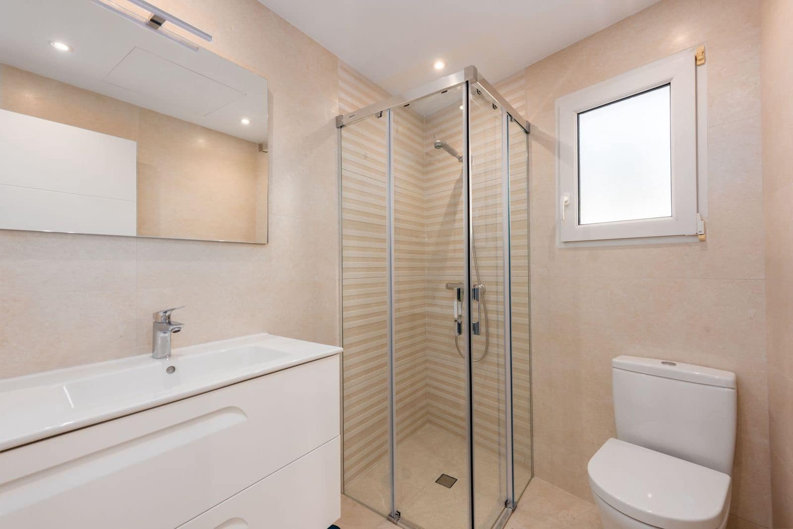 4 bedroom Villa for sale in La Reserva with pool garage - € 1,290,000 (Ref: 8866439)