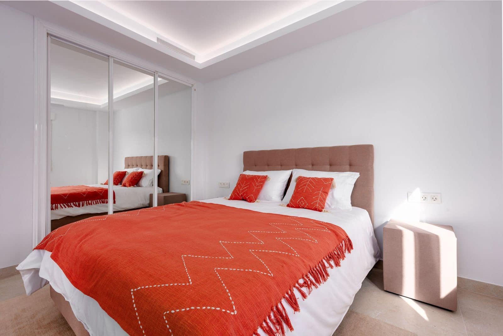 4 bedroom Villa for sale in La Reserva with pool garage - € 1,290,000 (Ref: 8866439)