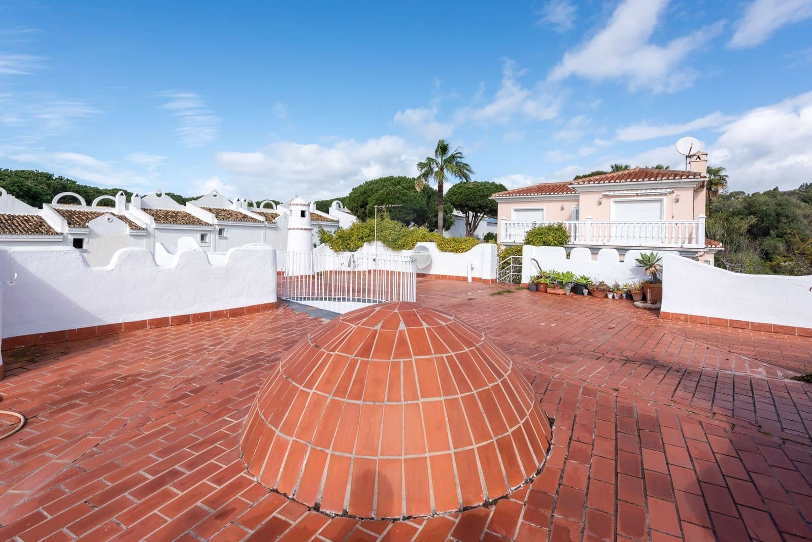 4 bedroom Villa for sale in La Reserva with pool garage - € 1,290,000 (Ref: 8866439)