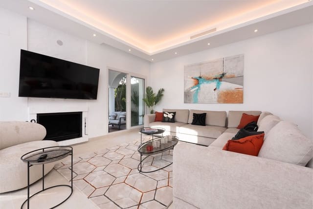 4 sypialnia Willa na sprzedaż w La Reserva, Marbella z basenem garażem - 1 290 000 € (Ref: 8866439)