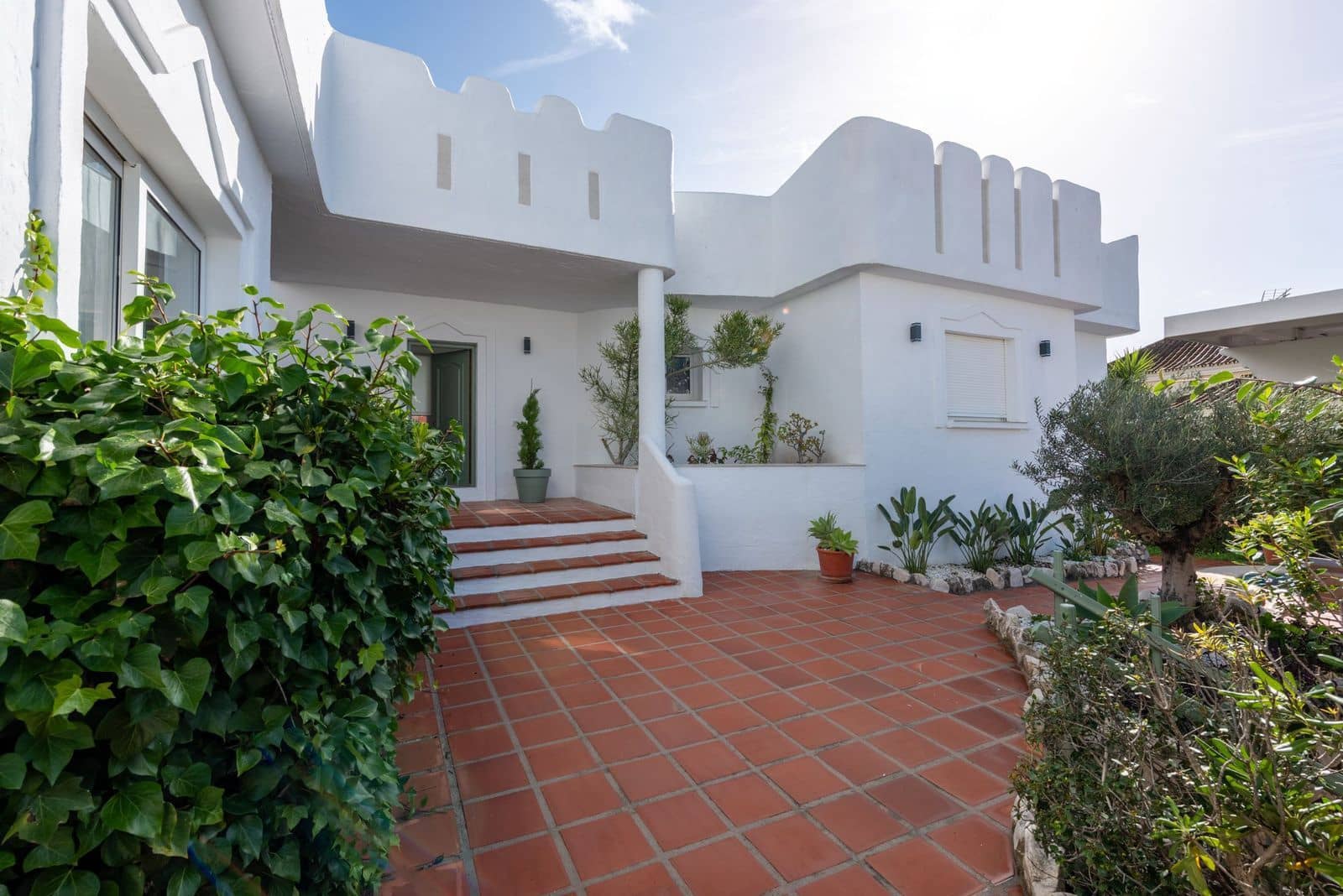 4 bedroom Villa for sale in La Reserva with pool garage - € 1,290,000 (Ref: 8866439)