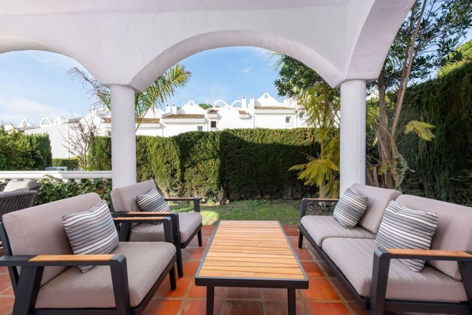 4 bedroom Villa for sale in La Reserva with pool garage - € 1,290,000 (Ref: 8866439)