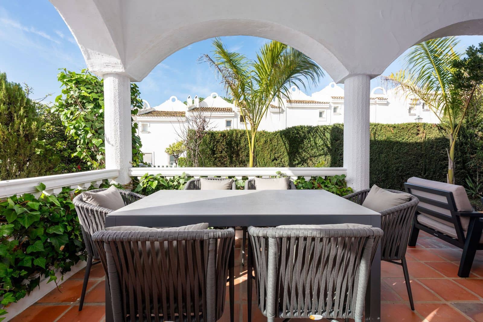 4 bedroom Villa for sale in La Reserva with pool garage - € 1,290,000 (Ref: 8866439)