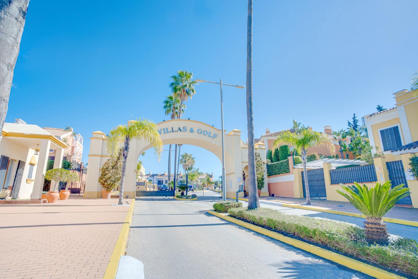 4 soveværelse Byhus til salg i Guadalmina med swimmingpool garage - € 780.000 (Ref: 8873406)