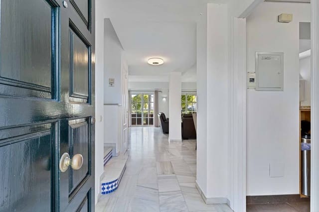 4 slaapkamer Huis te koop in Estepona Golf, Estepona met zwembad garage - € 590.000 (Ref: 8873430)