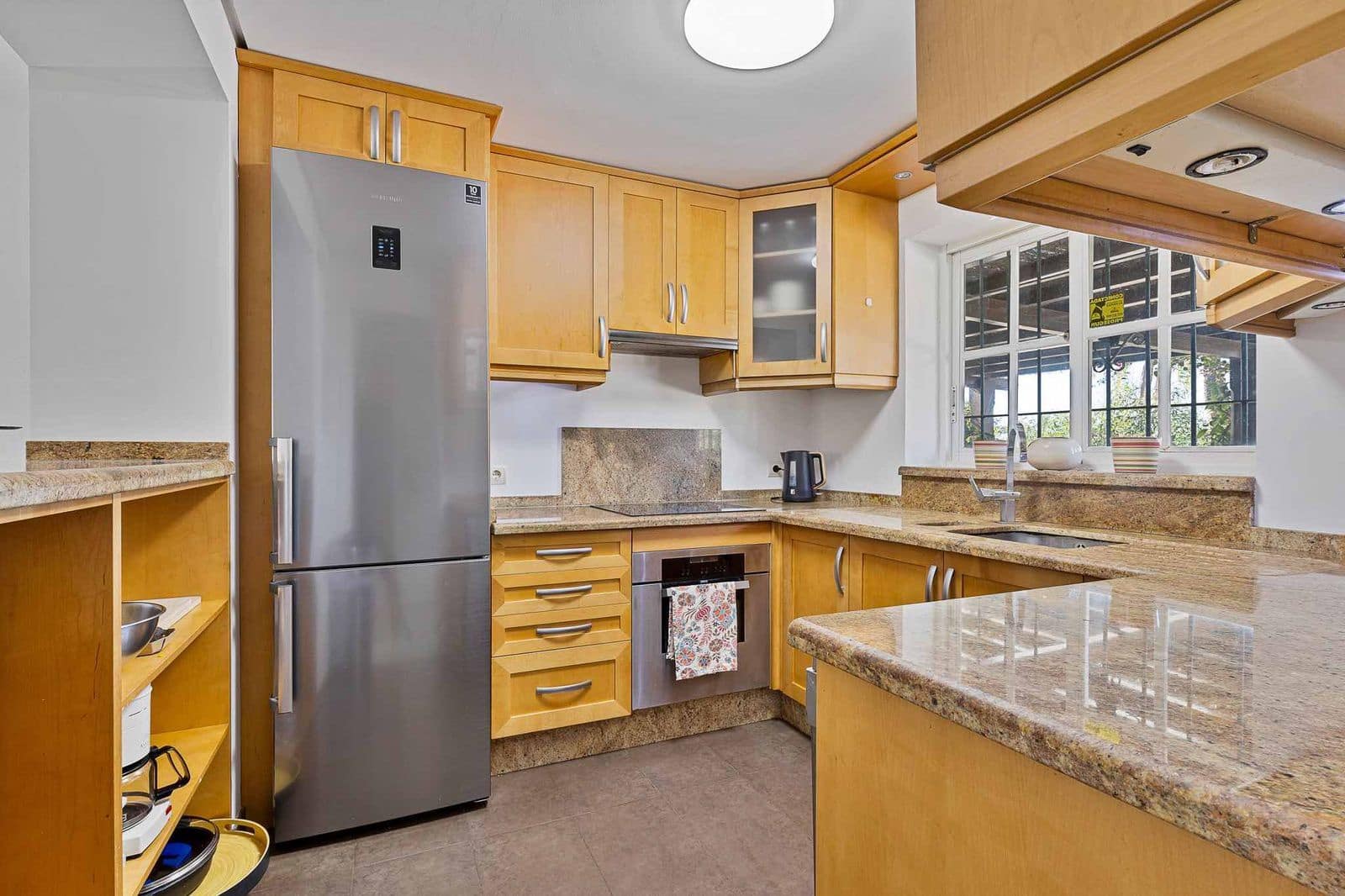 4 soveværelse Byhus til salg i Estepona med swimmingpool garage - € 590.000 (Ref: 8873430)