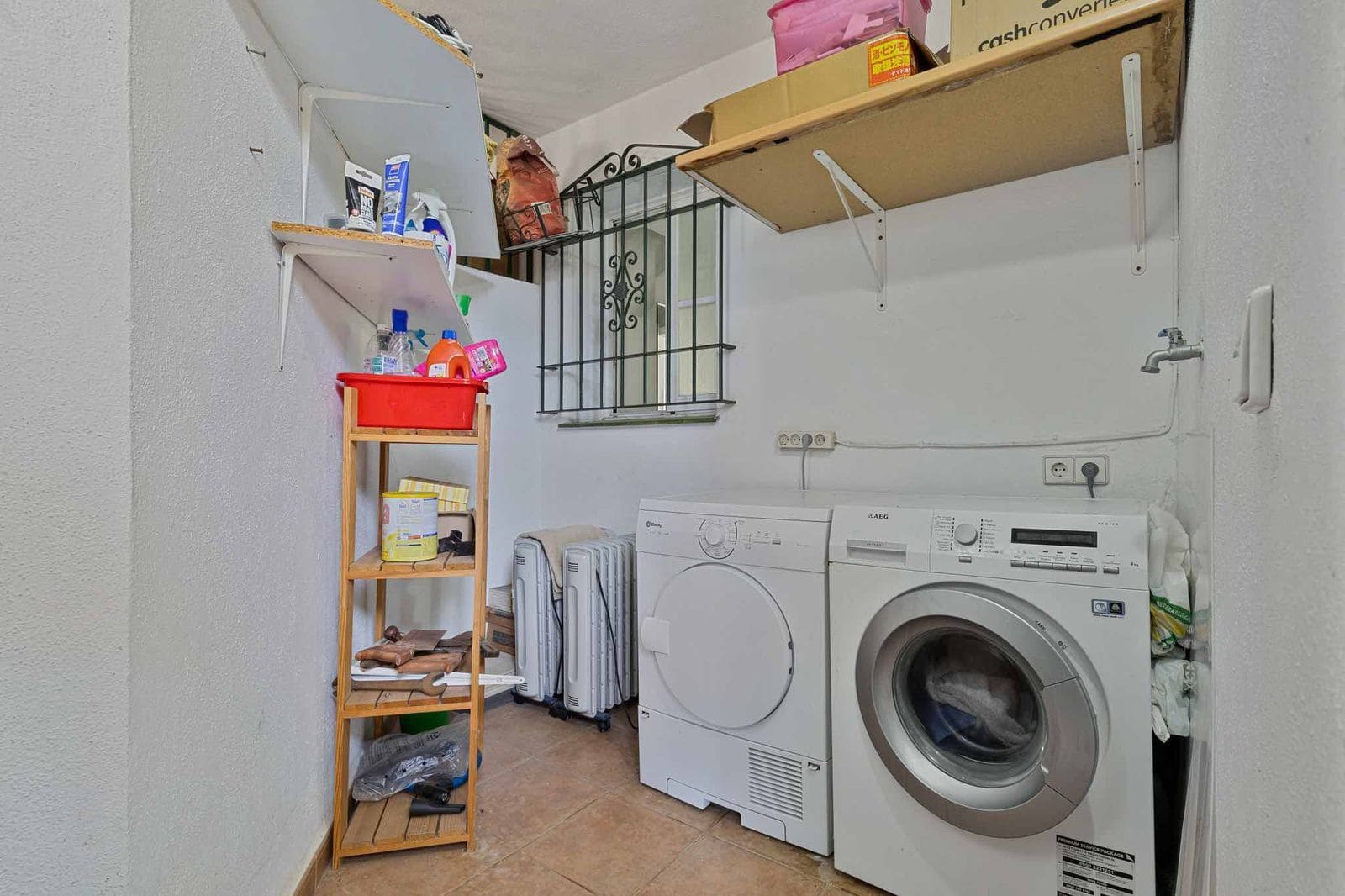 4 soveværelse Byhus til salg i Estepona med swimmingpool garage - € 590.000 (Ref: 8873430)