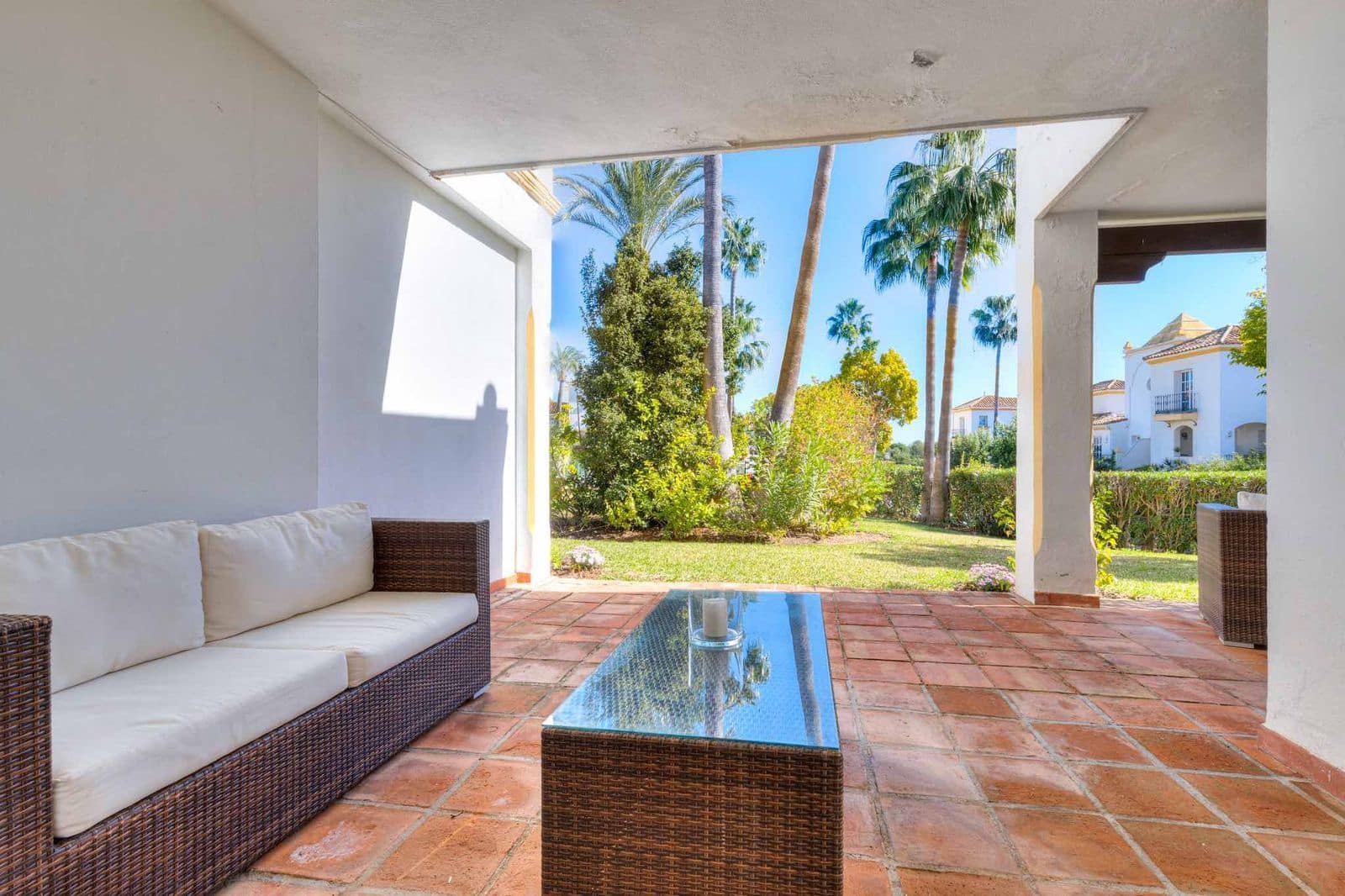 4 soveværelse Byhus til salg i Estepona med swimmingpool garage - € 590.000 (Ref: 8873430)
