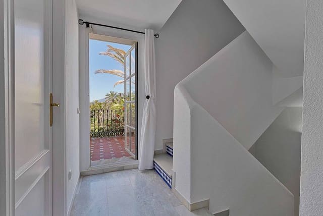 4 slaapkamer Huis te koop in Estepona Golf, Estepona met zwembad garage - € 590.000 (Ref: 8873430)