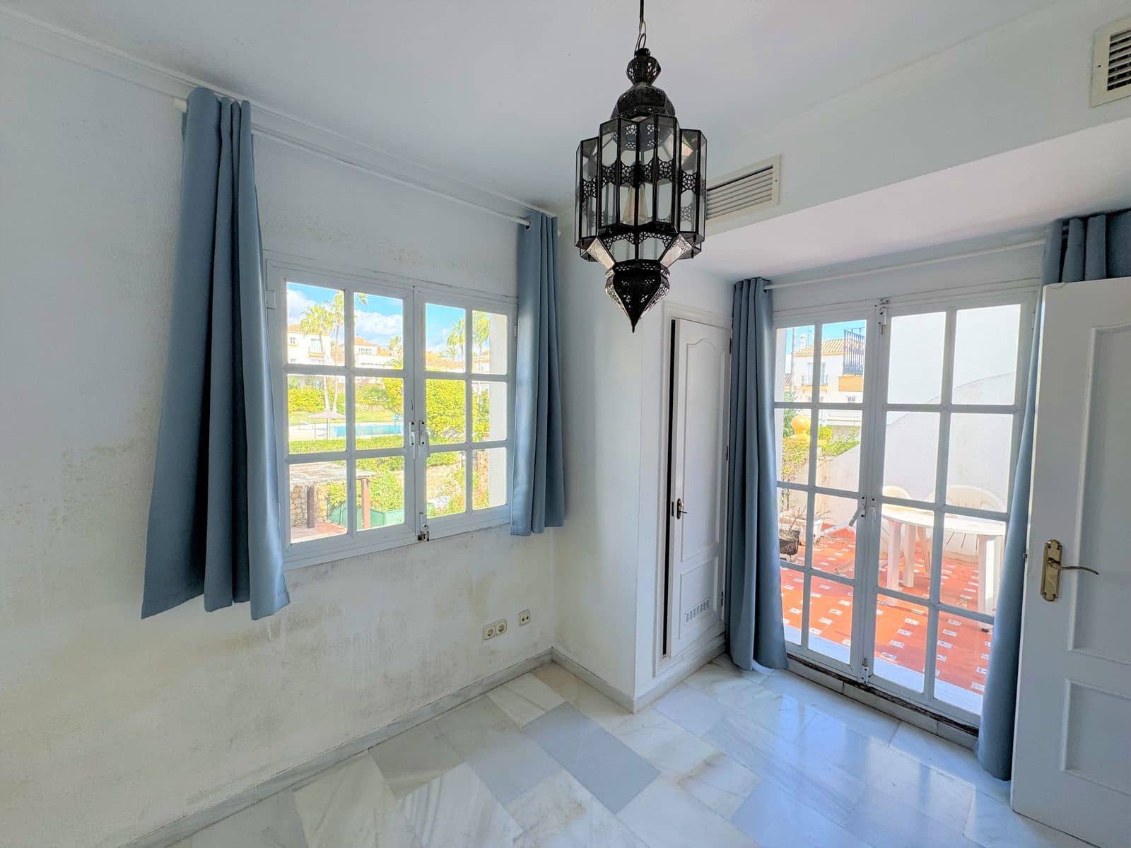 3 soverom Hus til salgs i Estepona med svømmebasseng garasje - € 525 000 (Ref: 8875134)