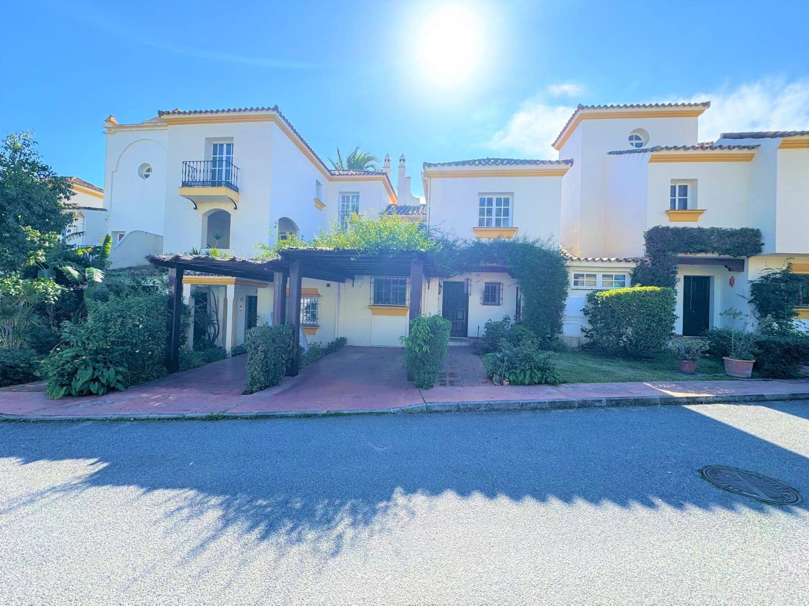 3 soverom Hus til salgs i Estepona med svømmebasseng garasje - € 525 000 (Ref: 8875134)