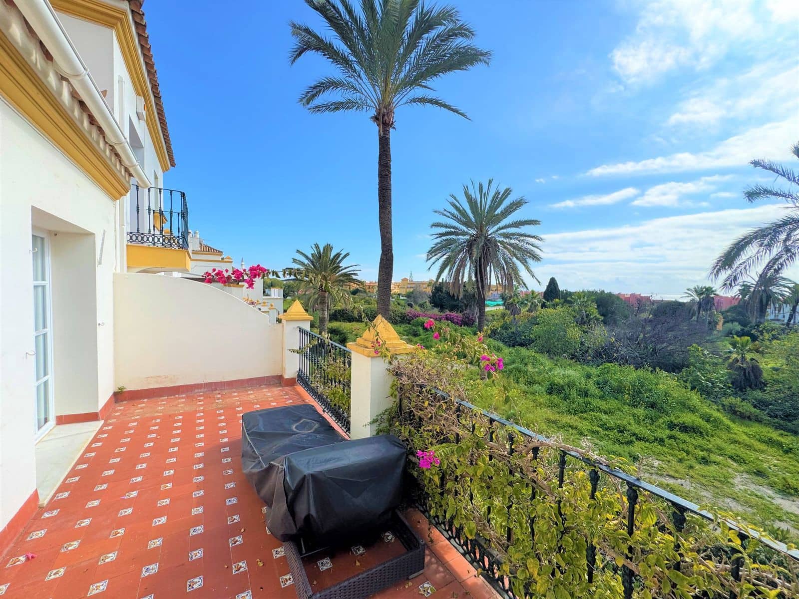 3 soverom Hus til salgs i Estepona med svømmebasseng garasje - € 525 000 (Ref: 8875134)