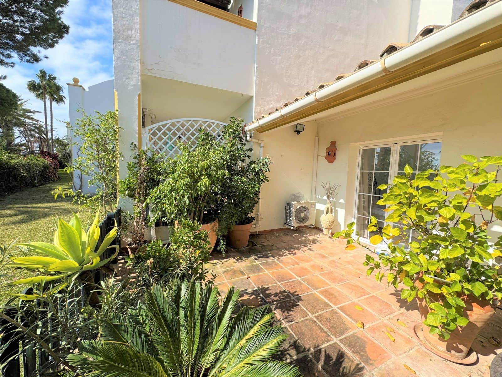 3 soverom Hus til salgs i Estepona med svømmebasseng garasje - € 525 000 (Ref: 8875134)