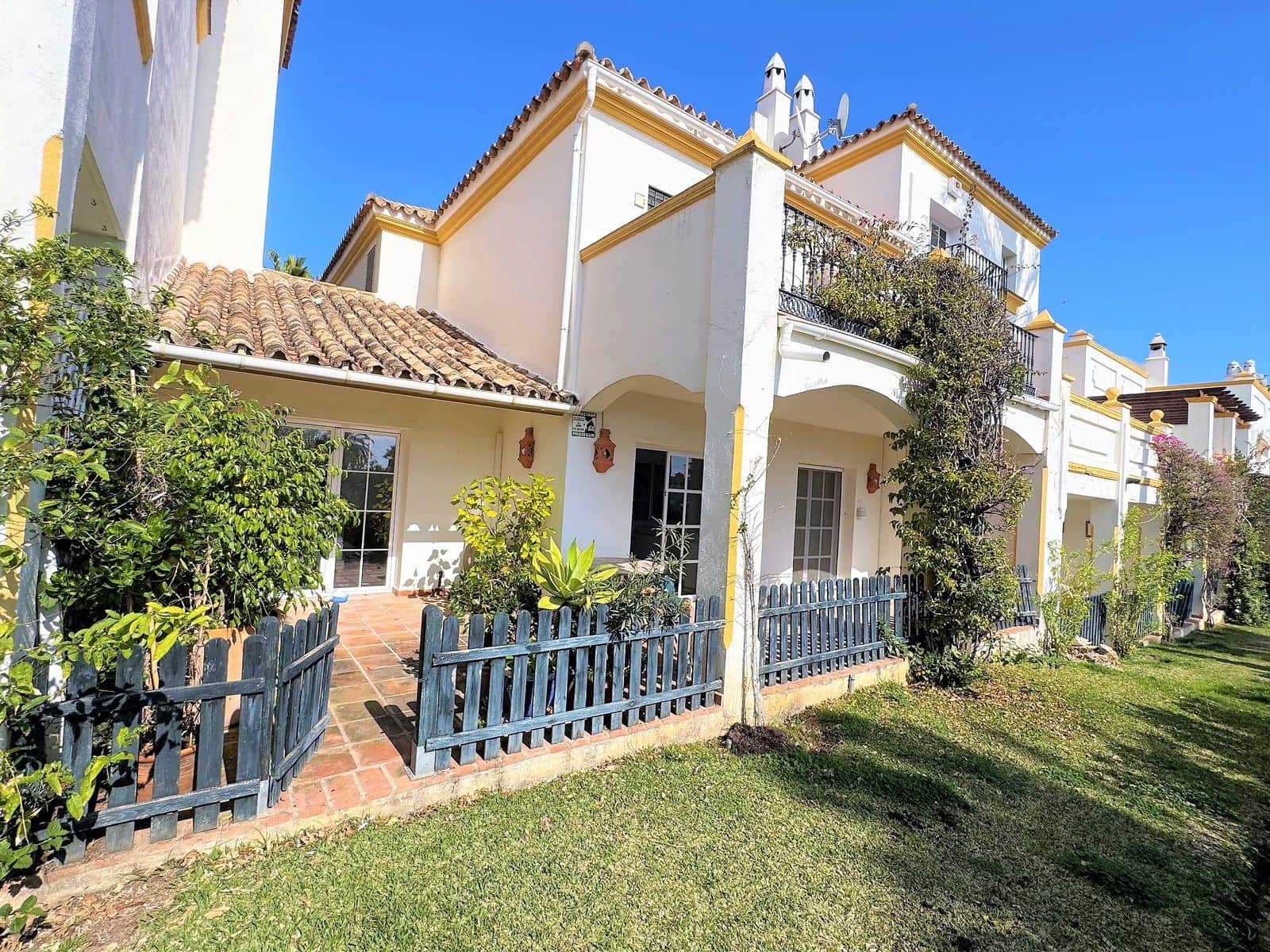 3 soverom Hus til salgs i Estepona med svømmebasseng garasje - € 525 000 (Ref: 8875134)