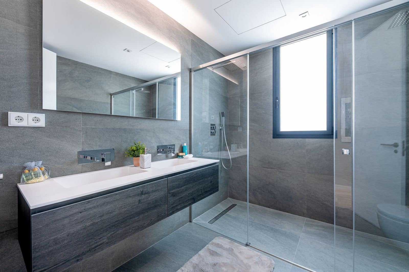 5 soveværelse Villa til salg i Benalmadena Costa med swimmingpool garage - € 1.949.000 (Ref: 8878875)