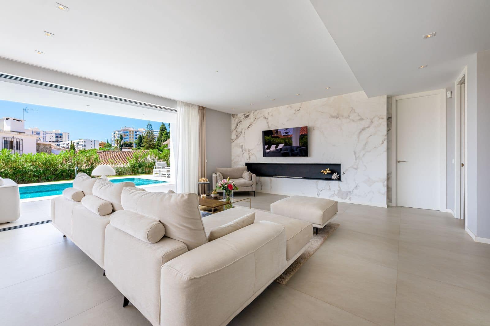 5 soveværelse Villa til salg i Benalmadena Costa med swimmingpool garage - € 1.949.000 (Ref: 8878875)