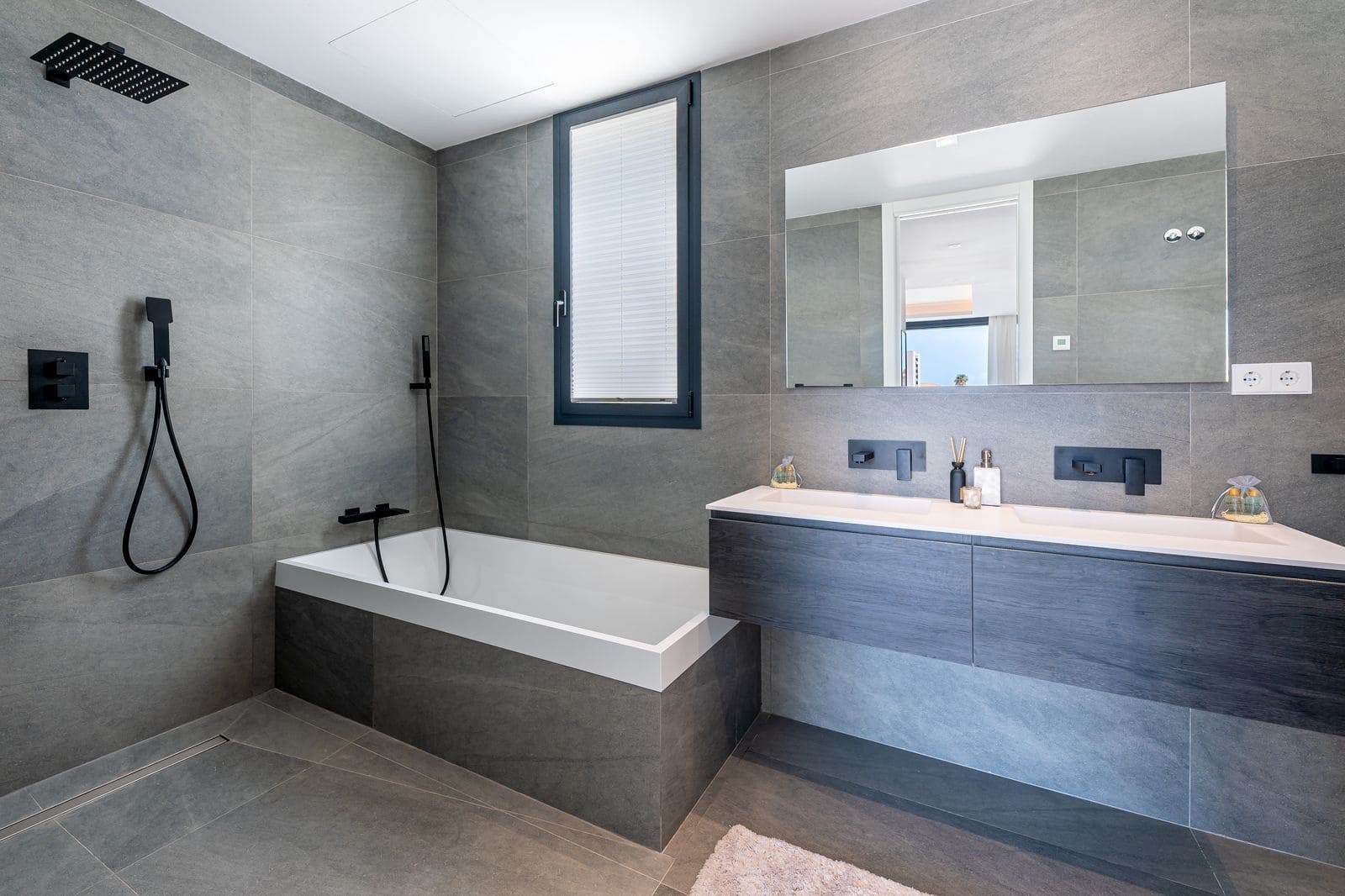 5 soveværelse Villa til salg i Benalmadena Costa med swimmingpool garage - € 1.949.000 (Ref: 8878875)