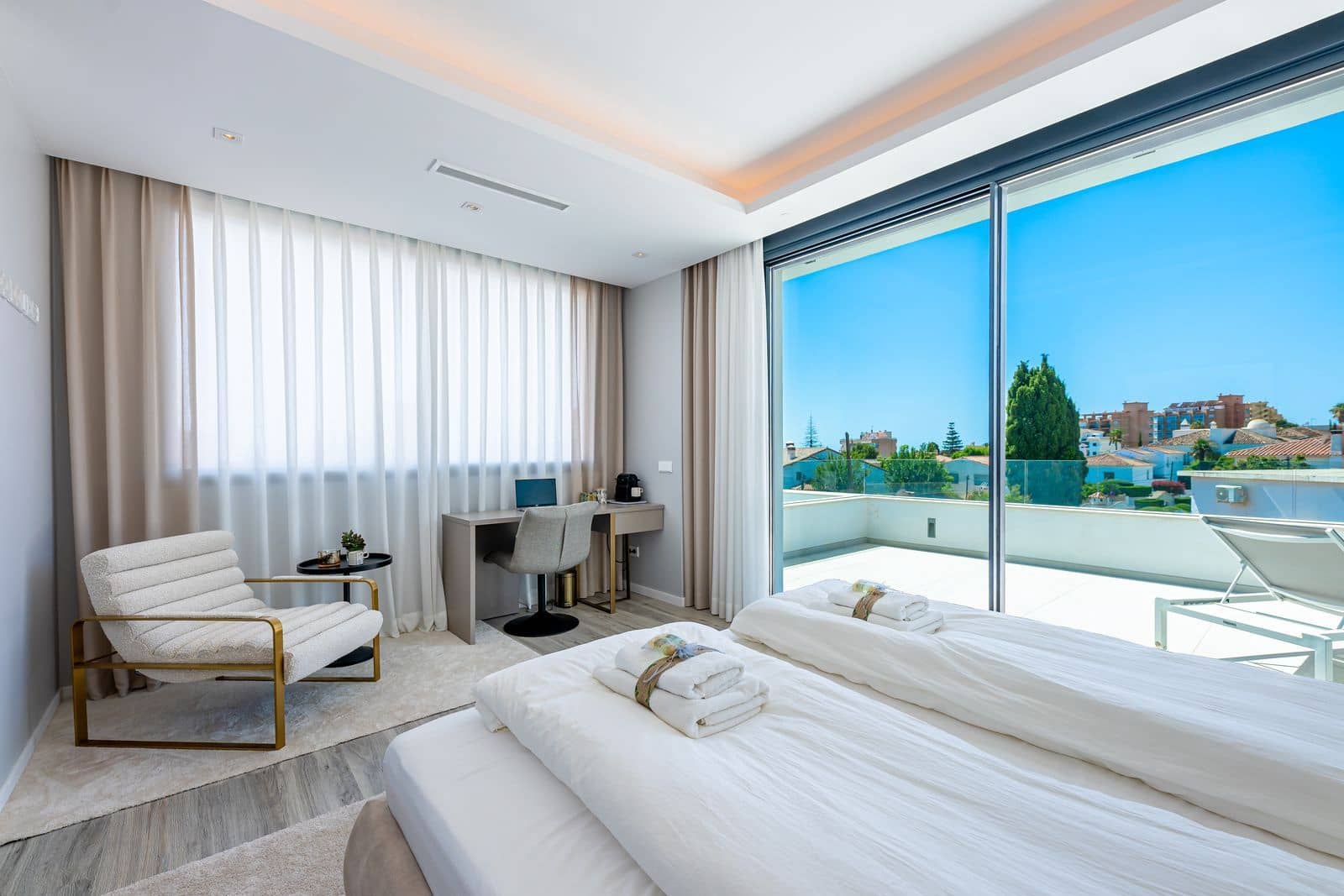 5 soveværelse Villa til salg i Benalmadena Costa med swimmingpool garage - € 1.949.000 (Ref: 8878875)