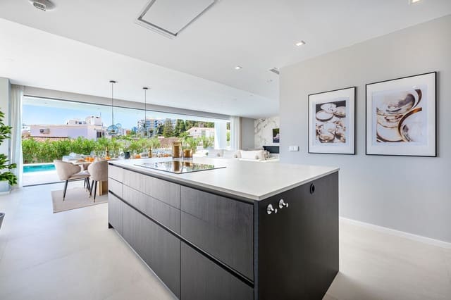 5 slaapkamer Villa te koop in Benalmadena Costa, Benalmádena met zwembad garage - € 1.949.000 (Ref: 8878875)